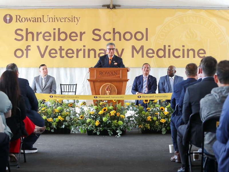 Ribbon Cutting at the Schreiber School of Veterinary Medicine